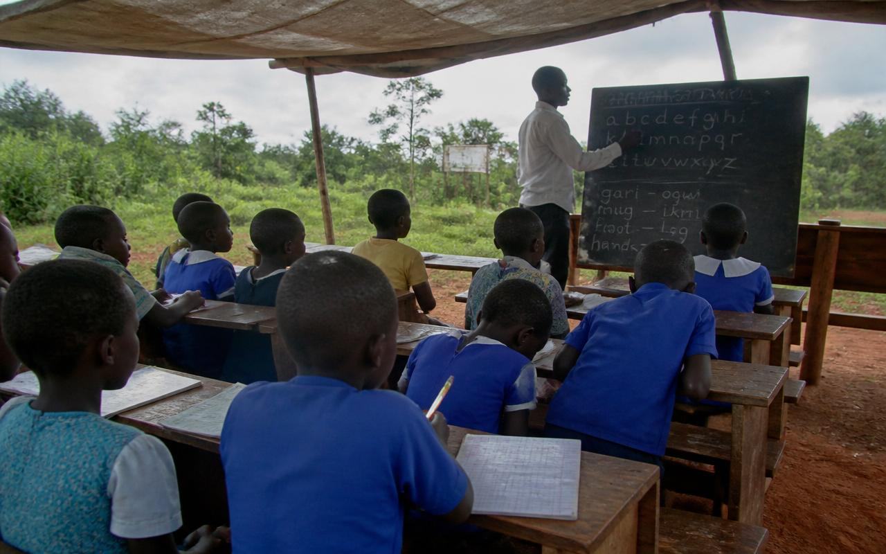 Pupils learning outdoors in a rural Ugandan mining-adjacent community